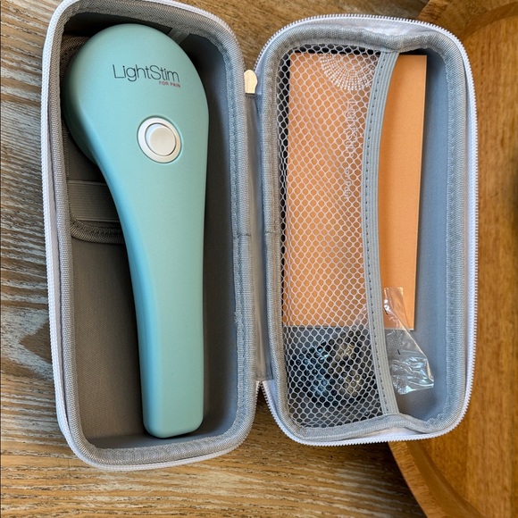 LightStim Blue LED Therapy Device - Picture 3 of 4